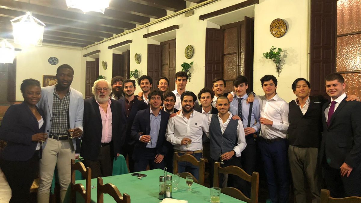 Cena de despedida del Real Colegio Mayor San Bartolomé y Santiago, durante el Confinamiento, residencia de estudiantes en Granada