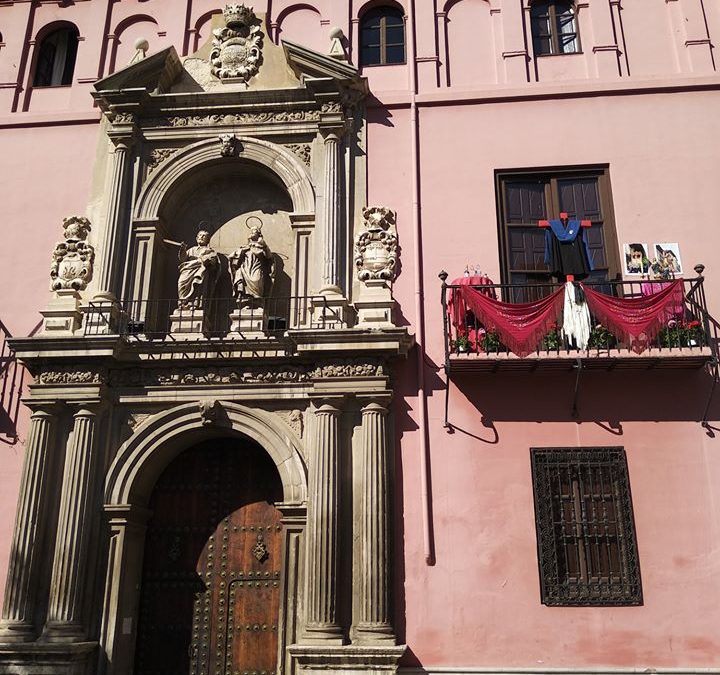 Día de la Cruz en el Real Colegio Mayor San Bartolomé y Santiago, durante el confinamiento